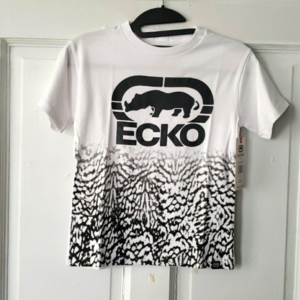 Boys T-shirt NWT.